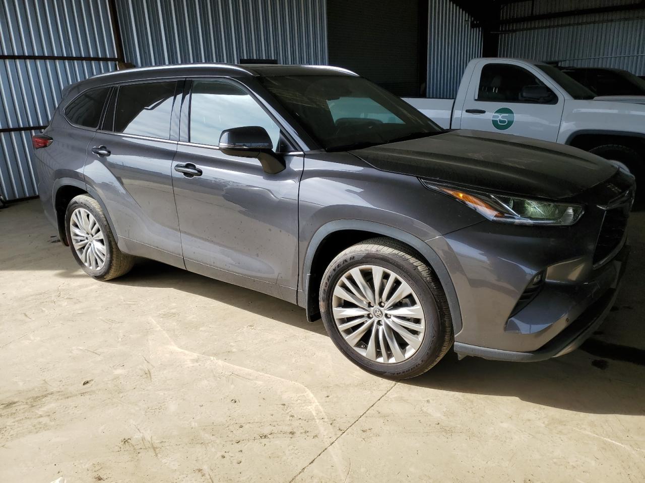 2022 Toyota Highlander VIN 5TDFZRBH4NS190039 Copart auction photo, rear end damage thumbnail 4