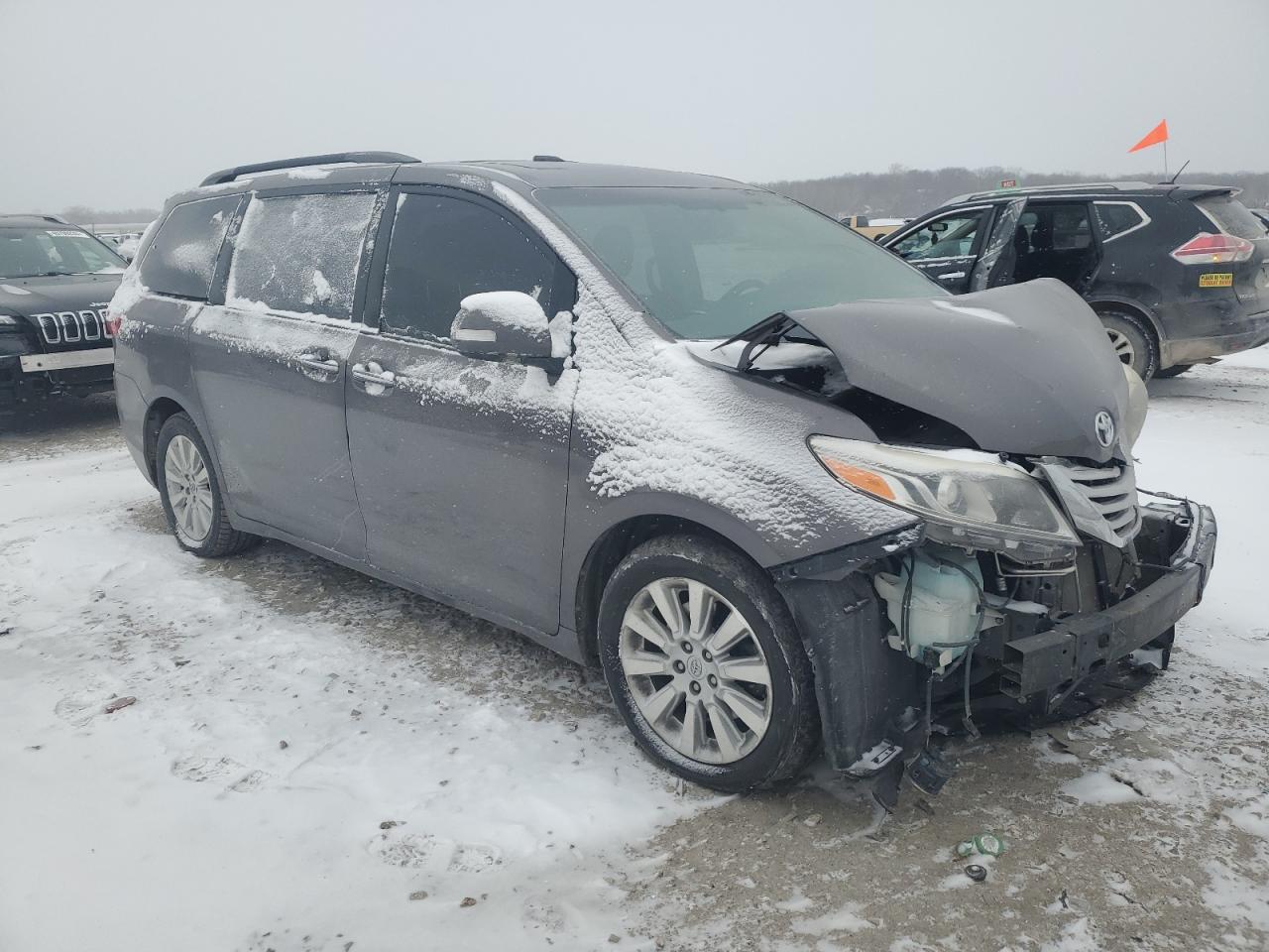 2015 Toyota Sienna VIN 5TDYK3DC7FS599102 Copart auction photo, front end damage thumbnail 4