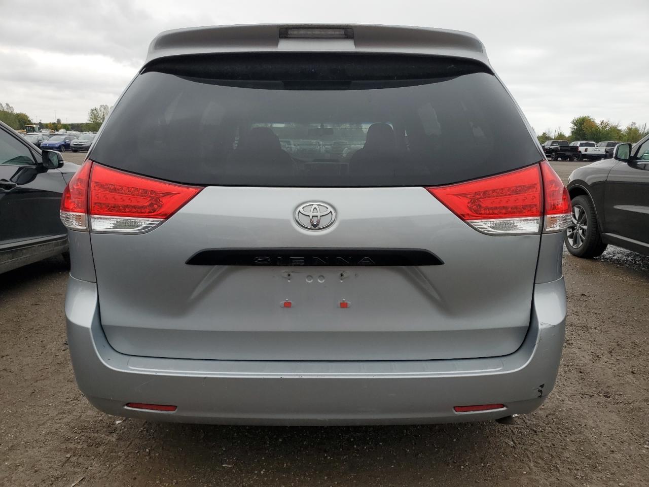 2011 Toyota Sienna VIN 5TDZK3DCXBS099868 Copart auction photo, front end / rear end damage thumbnail 6