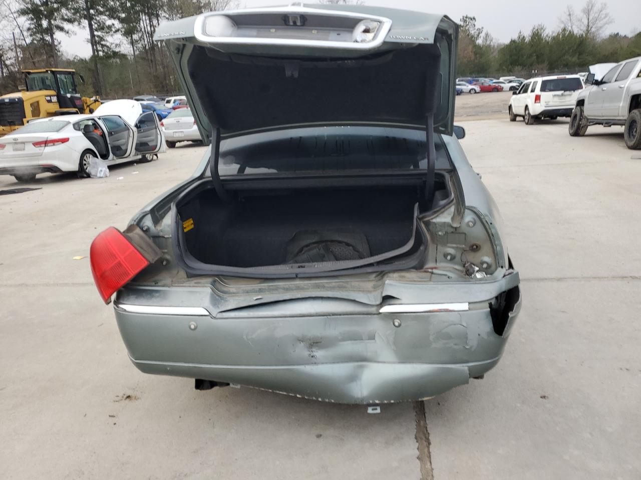 2004 Lincoln Town Car VIN 1LNHM81W34Y607067 Copart auction photo, rear end damage thumbnail 6