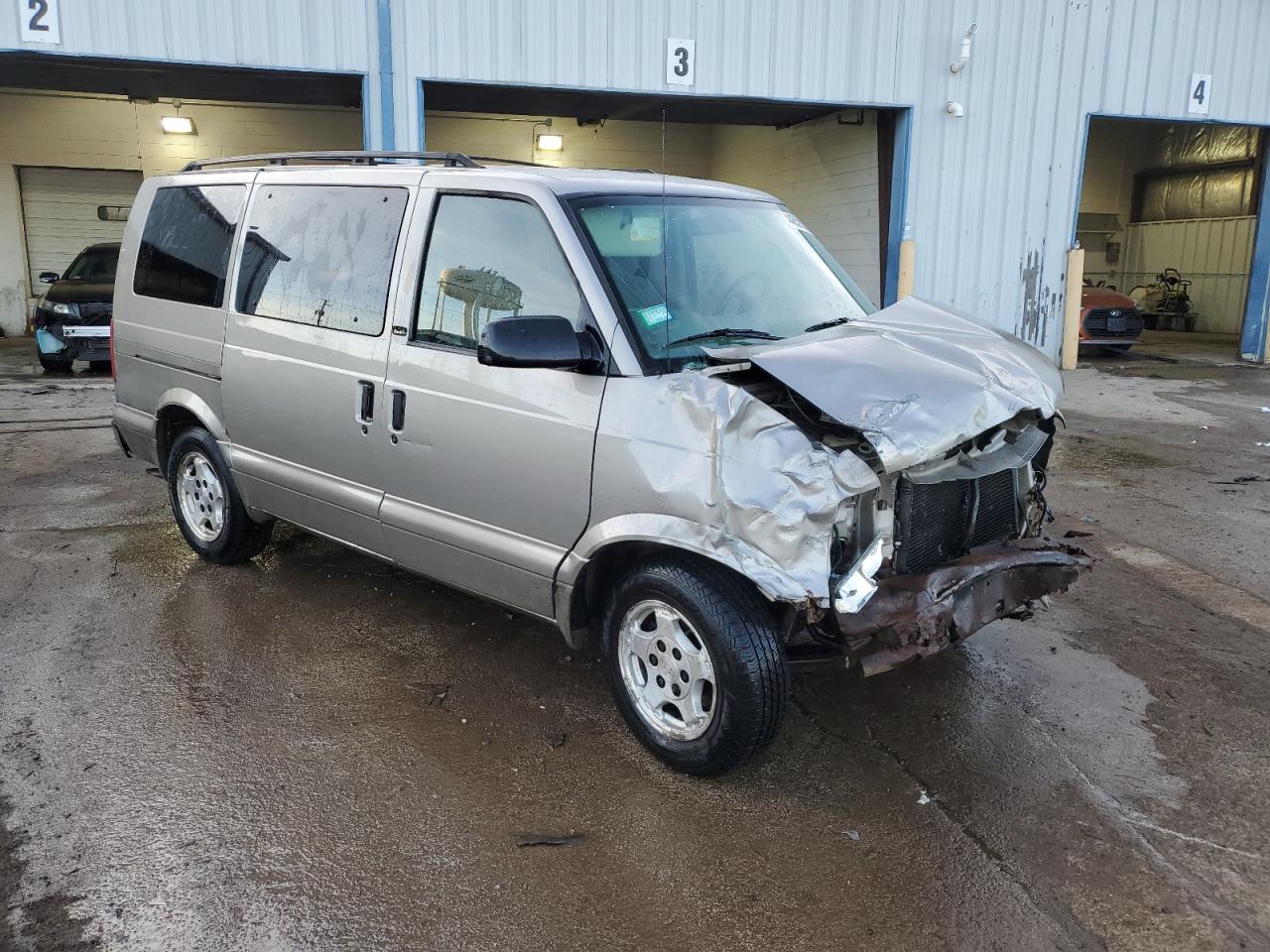 2004 Chevrolet Astro VIN 1GNEL19X84B122187 Copart auction photo, front end / minor dent/scratches damage thumbnail 4