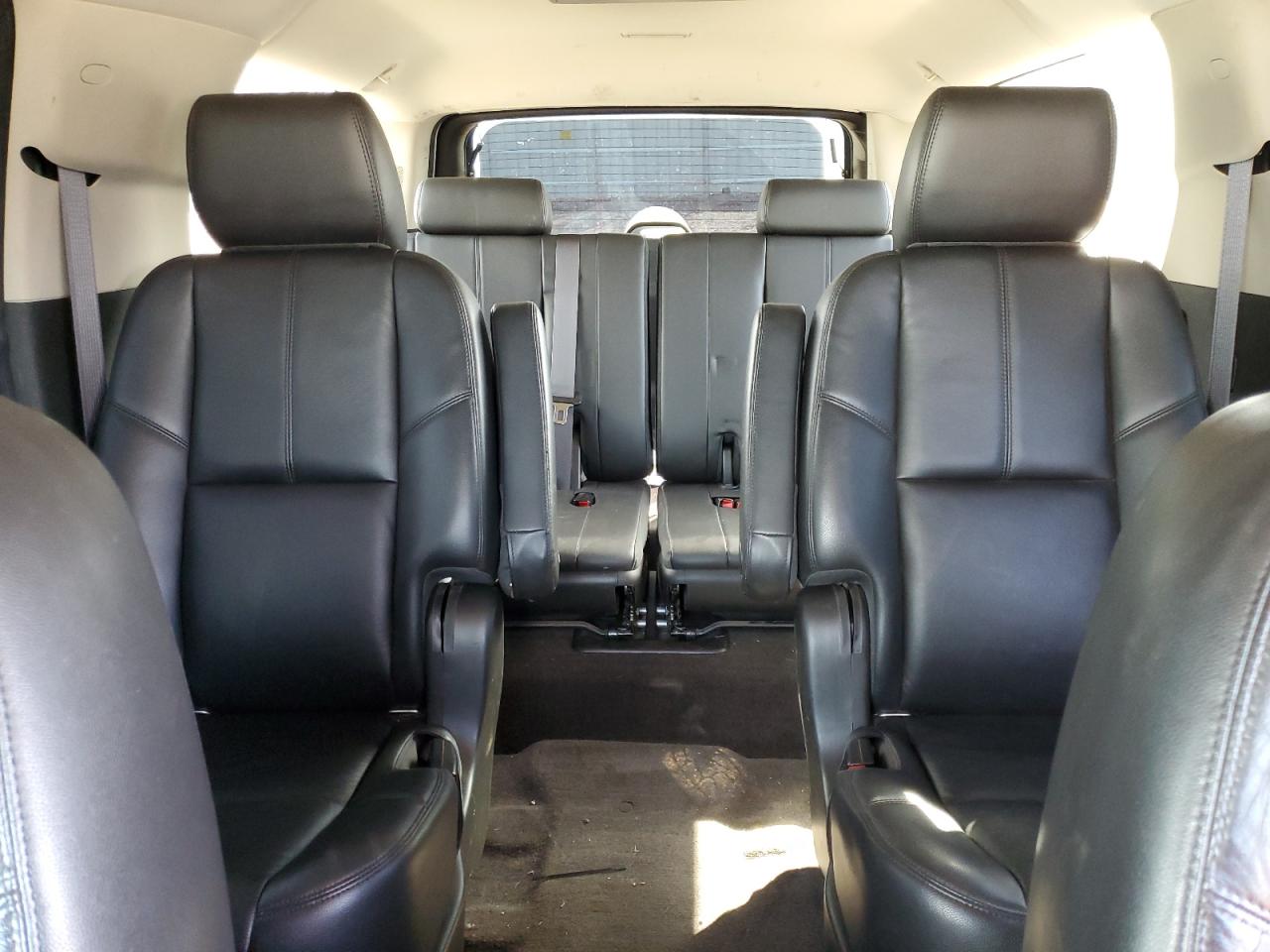 2013 Chevrolet Suburban VIN 1GNSKJE75DR360923 Copart auction photo, front end / minor dent/scratches damage thumbnail 10