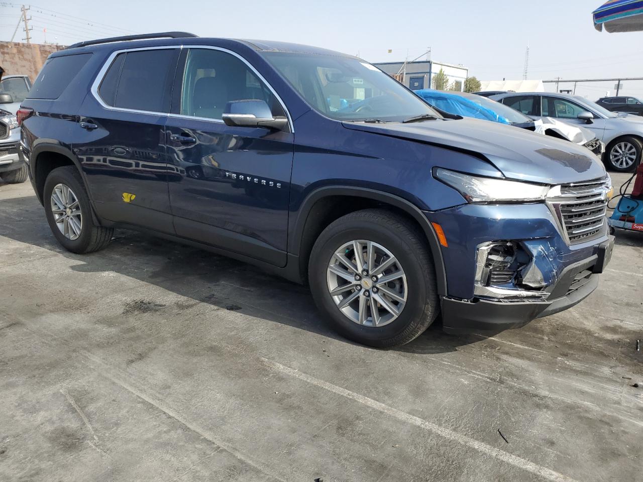 2022 Chevrolet Traverse VIN 1GNERGKW8NJ123902 Copart auction photo, front end / minor dent/scratches damage thumbnail 4