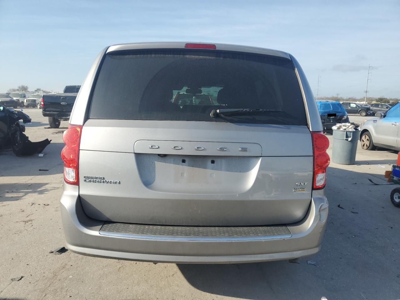 2018 Dodge Caravan VIN 2C4RDGCG3JR300782 Copart auction photo, front end damage thumbnail 6