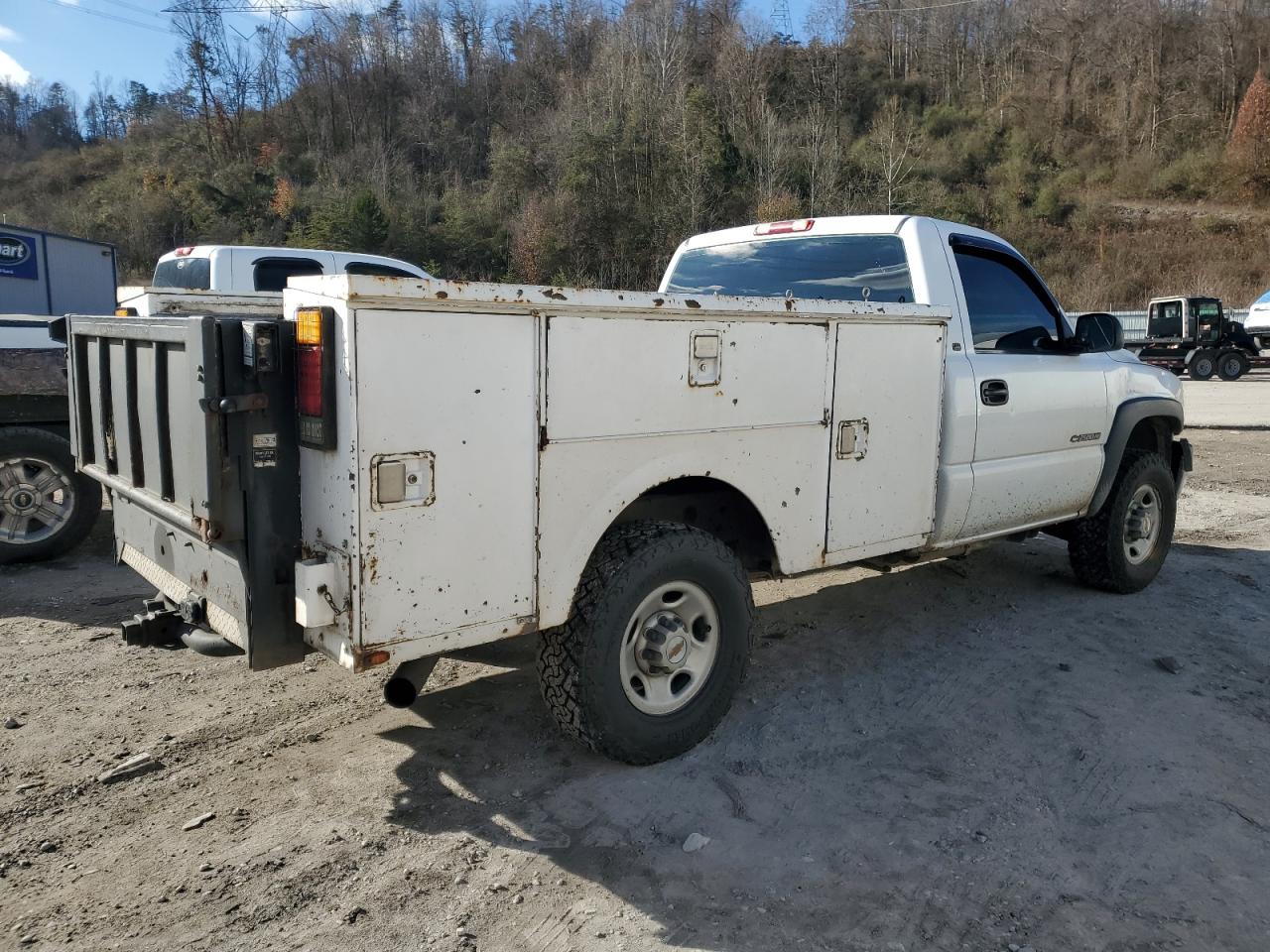 2001 Chevrolet Silverado VIN 1GBHC24U51E262785 Copart auction photo, front end damage thumbnail 3