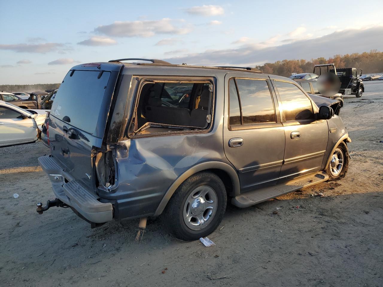 2000 Ford Expedition VIN 1FMRU176XYLB48545 Copart auction photo, front end / rear end damage thumbnail 3