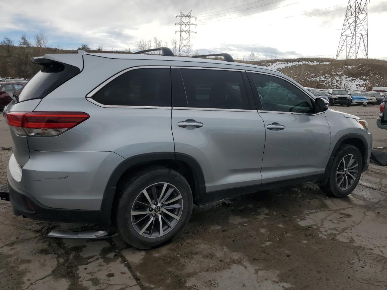 2019 Toyota Highlander VIN 5TDJZRFH1KS570438 Copart auction photo, front end / side damage thumbnail 3