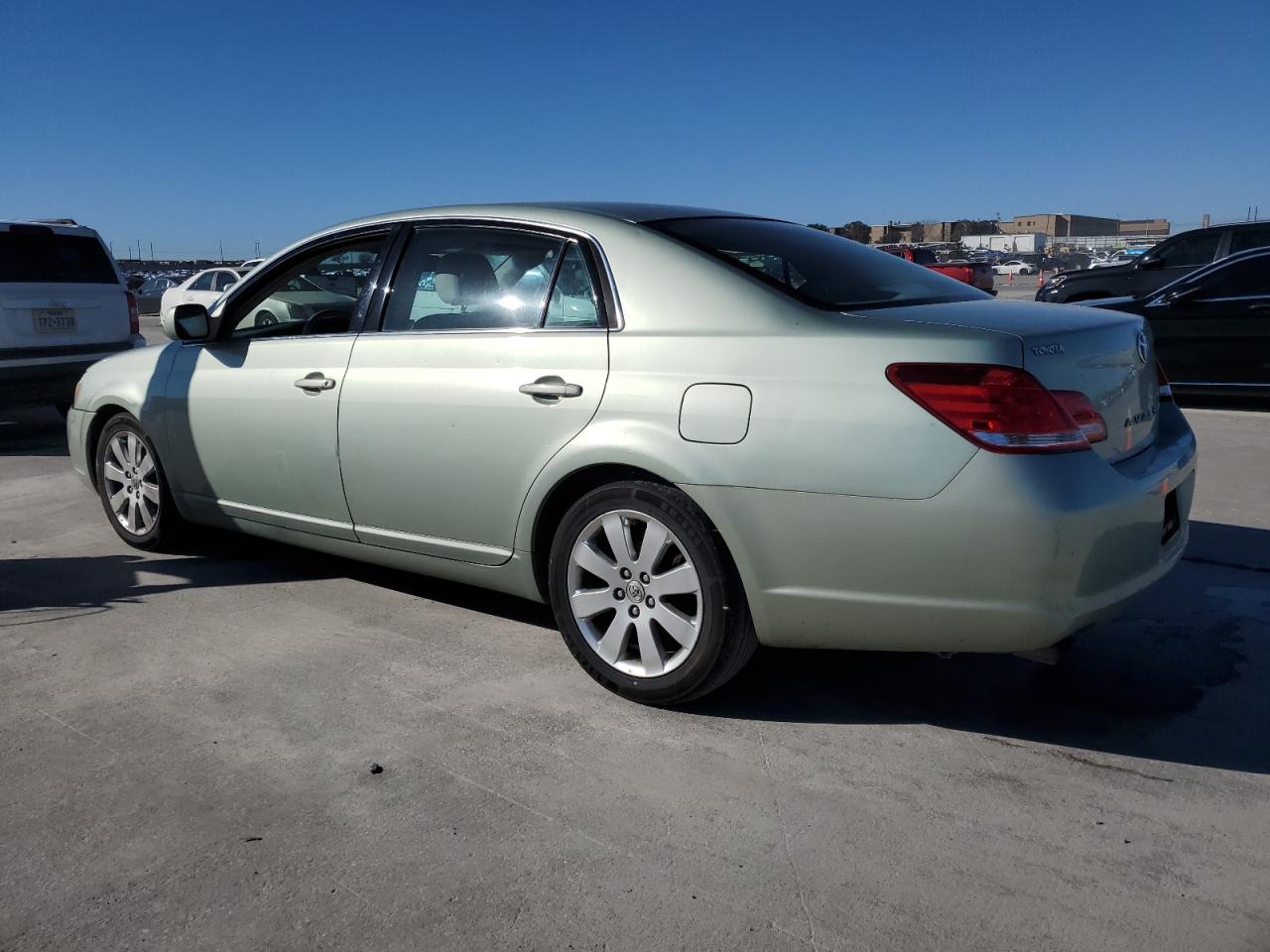 2005 Toyota Avalon VIN 4T1BK36B25U043568 Copart auction photo, minor dent/scratches / mechanical damage thumbnail 2