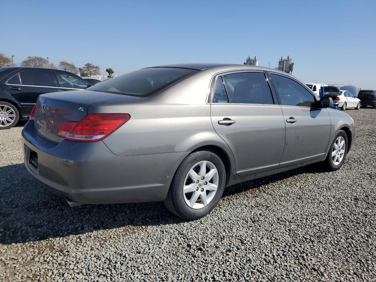 2005 Toyota Avalon VIN 4T1BK36B55U027512 Copart auction photo, front end damage thumbnail 3