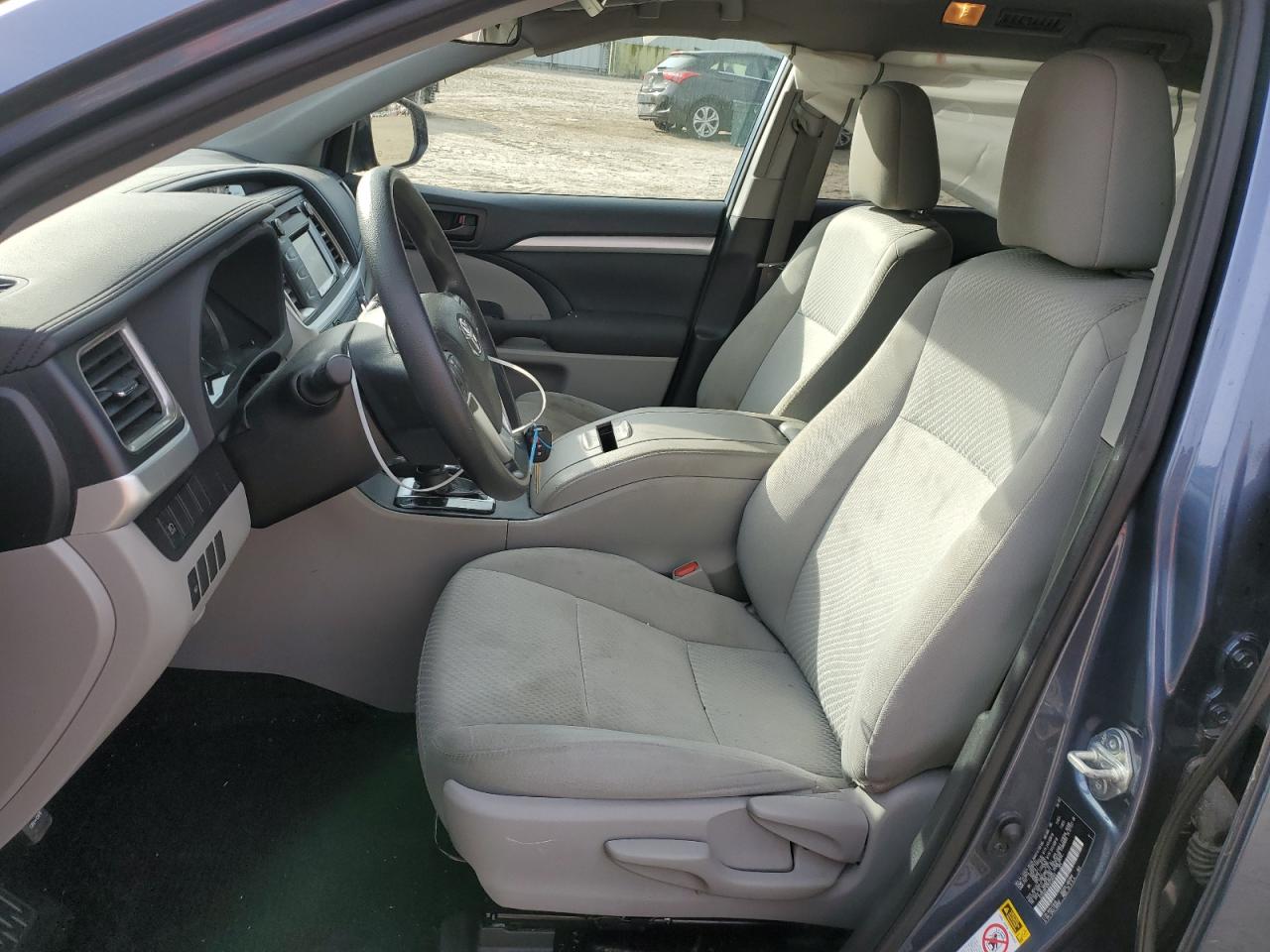 2019 Toyota Highlander VIN 5TDBZRFH7KS706043 Copart auction photo, all over damage thumbnail 7