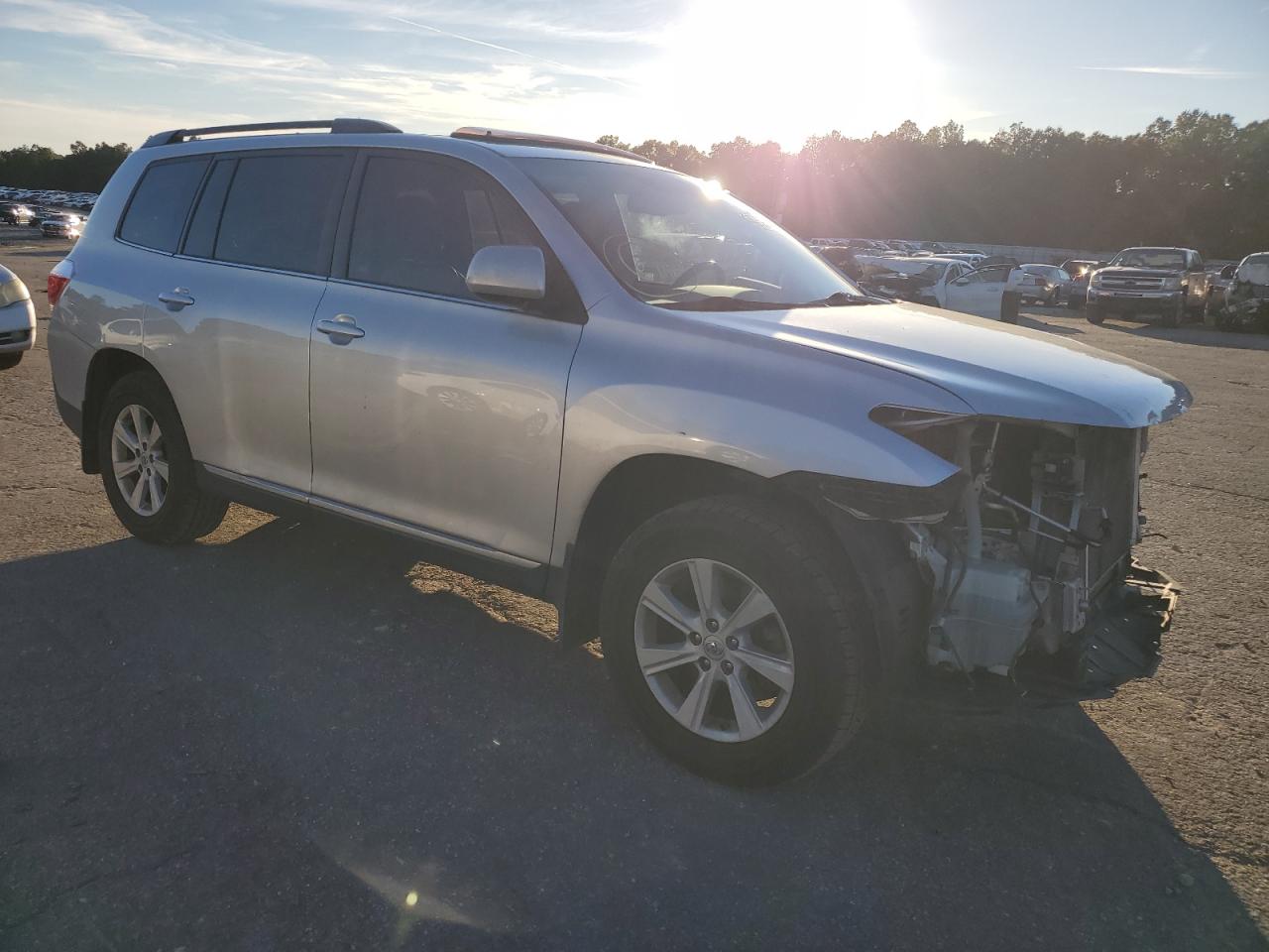 2012 Toyota Highlander VIN 5TDZK3EH5CS057202 Copart auction photo, front end damage thumbnail 4
