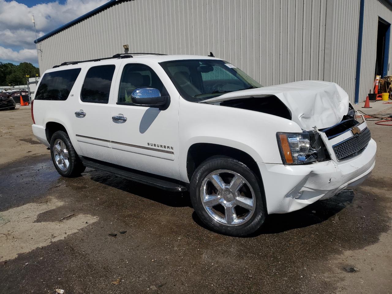 2014 Chevrolet Suburban VIN 1GNSKKE71ER131453 Copart auction photo, front end damage thumbnail 4