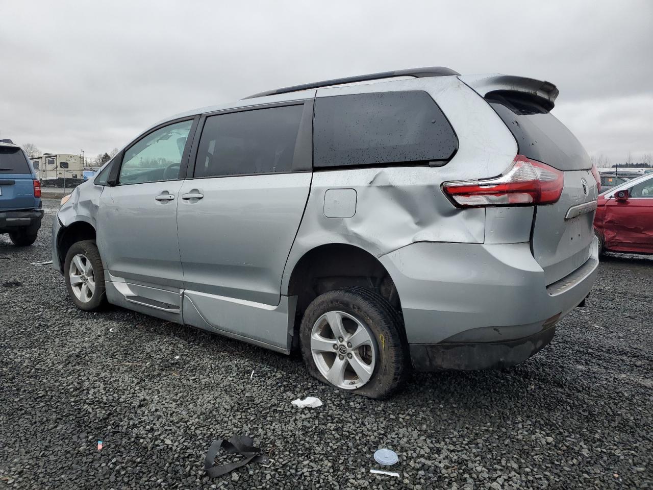 2020 Toyota Sienna VIN 5TDKZ3DC5LS071569 Copart auction photo, all over damage thumbnail 2