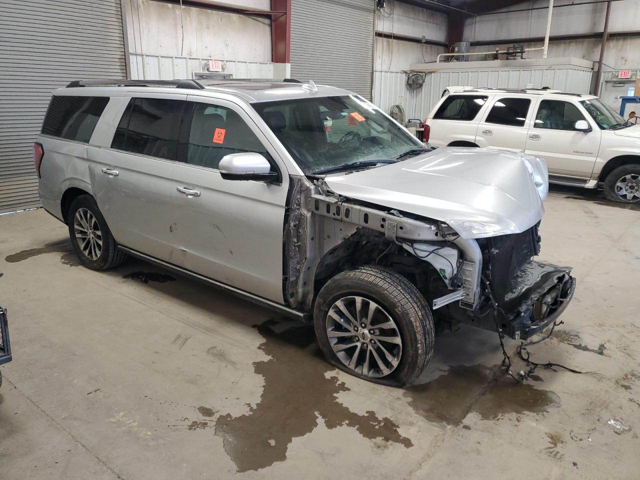 2018 Ford Expedition VIN 1FMJK1KTXJEA16329 Copart auction photo, front end / side damage thumbnail 4