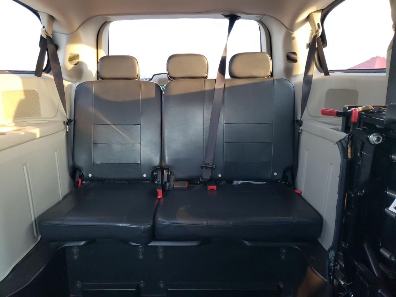 2019 Dodge Caravan VIN 2C7WDGBG7KR680248 Copart auction photo, minor dent/scratches damage thumbnail 10