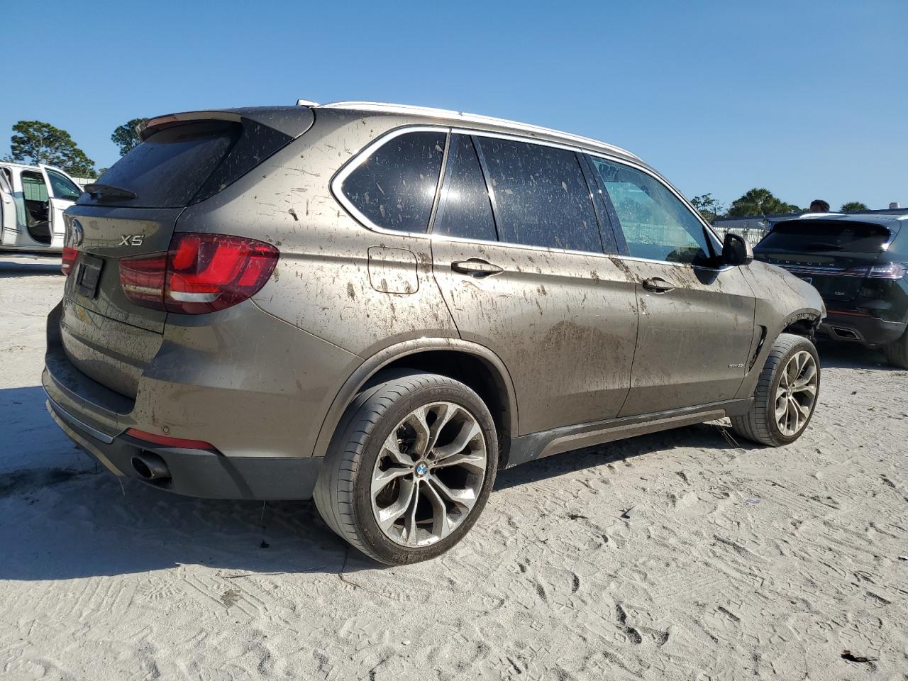2017 BMW X5 VIN 5UXKR2C52H0U21407 Copart auction photo, front end / minor dent/scratches damage thumbnail 3