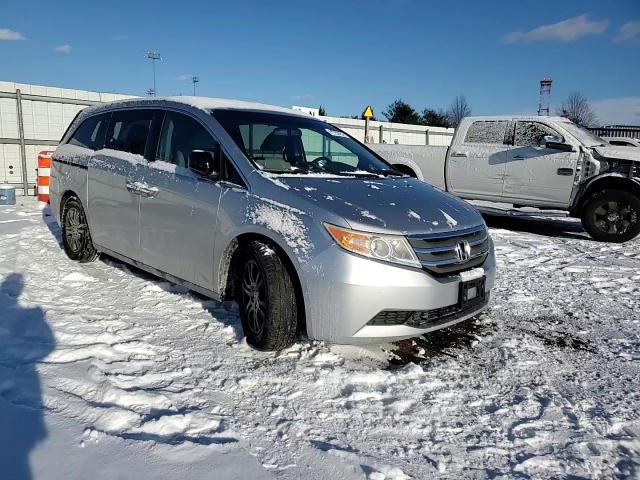 2011 Honda Odyssey VIN 5FNRL5H67BB086304 Copart auction photo, rear end / minor dent/scratches damage thumbnail 11