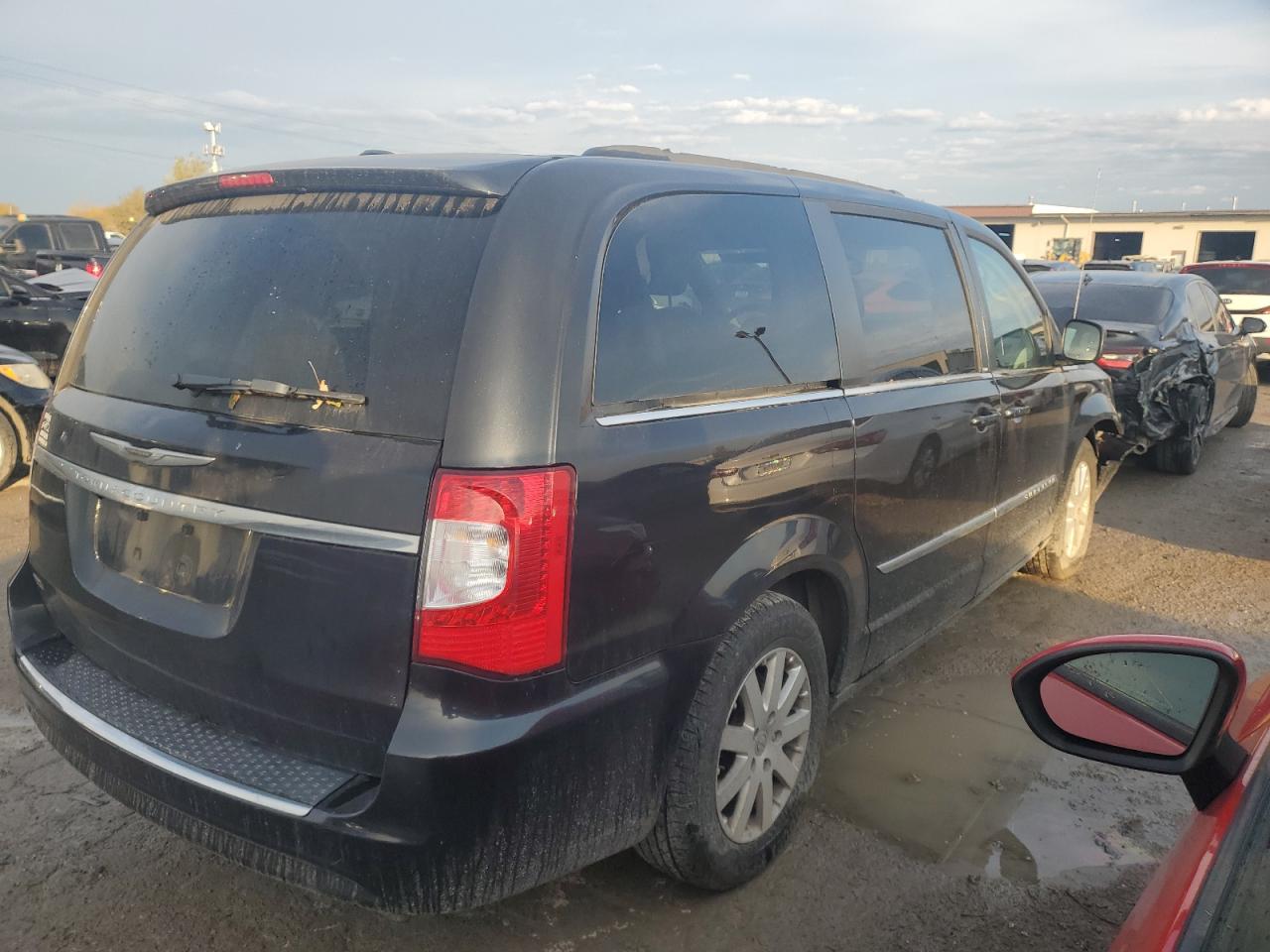 2014 Chrysler Town & Country VIN 2C4RC1BG4ER218440 Copart auction photo, front end / minor dent/scratches damage thumbnail 3