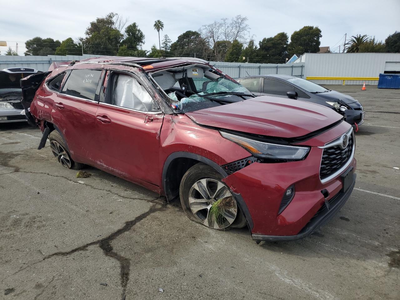 2022 Toyota Highlander VIN 5TDHZRBH5NS592001 Copart auction photo, rollover damage thumbnail 4