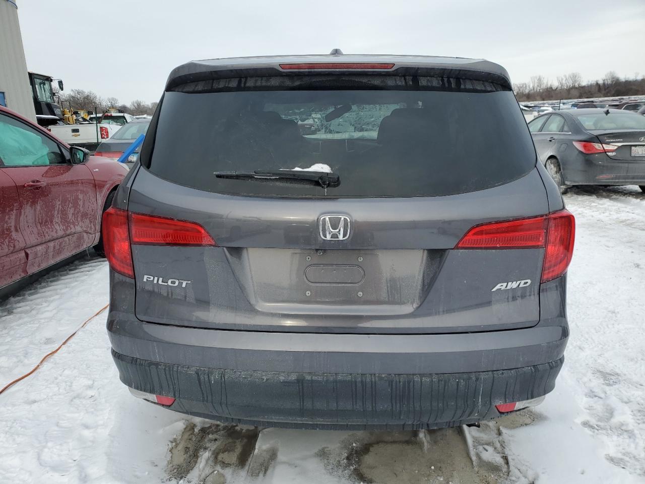 2017 Honda Pilot VIN 5FNYF6H54HB083272 Copart auction photo, side / front end damage thumbnail 6