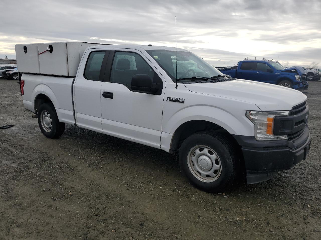 2018 Ford F-150 VIN 1FTEX1C58JKE82172 Copart auction photo, minor dent/scratches damage thumbnail 4