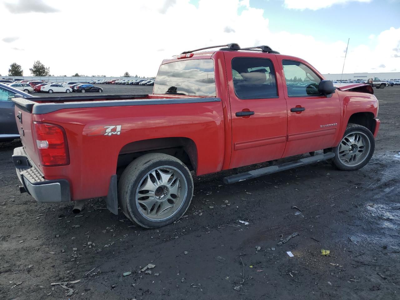 2011 Chevrolet Silverado VIN 3GCPKSE31BG388099 Copart auction photo, front end / side damage thumbnail 3