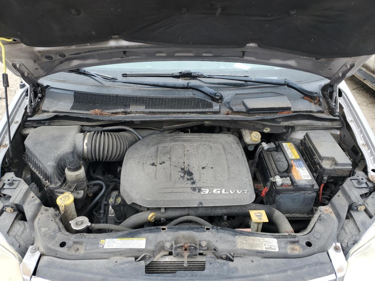 2013 Chrysler Town & Country VIN 2C4RC1BG1DR556750 Copart auction photo, minor dent/scratches / undercarriage damage thumbnail 13