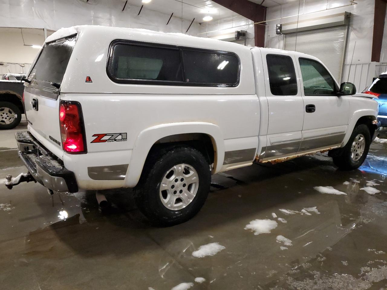 2005 Chevrolet Silverado VIN 1GCEK19Z55Z231650 Copart auction photo, front end damage thumbnail 3