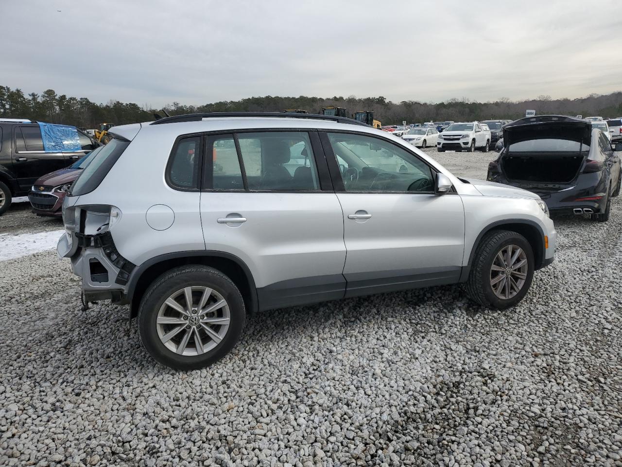 2017 Volkswagen Tiguan VIN WVGAV7AX5HK050396 Copart auction photo, rear end / minor dent/scratches damage thumbnail 3