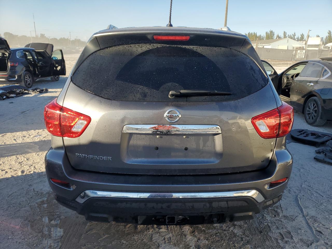 2018 Nissan Pathfinder VIN 5N1DR2MN1JC654106 Copart auction photo, side / minor dent/scratches damage thumbnail 6