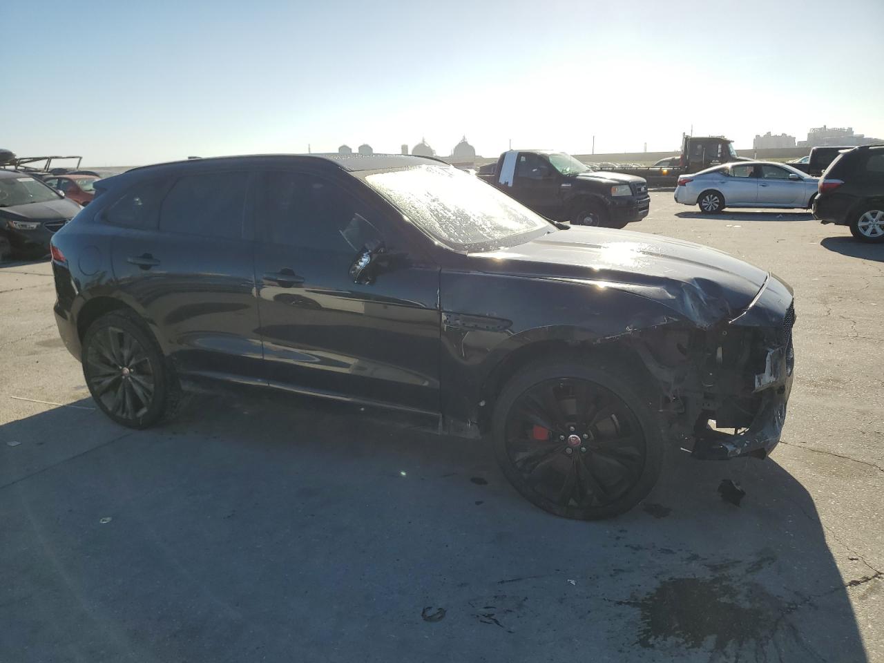 2017 Jaguar F-Pace VIN SADCM2BV3HA886685 Copart auction photo, front end damage thumbnail 4
