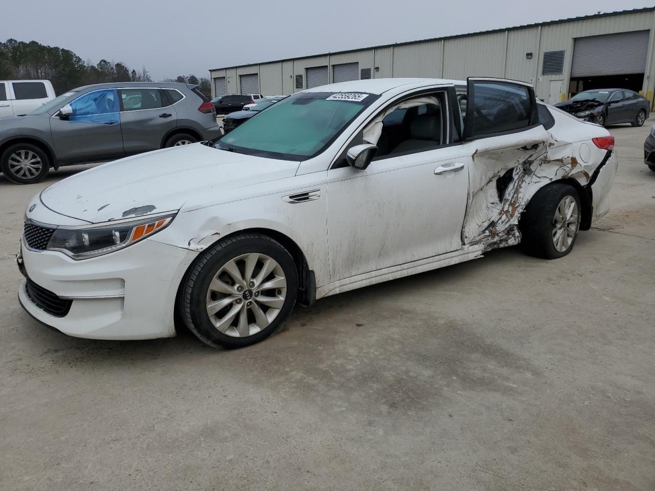 2016 KIA Optima VIN 5XXGU4L35GG046061