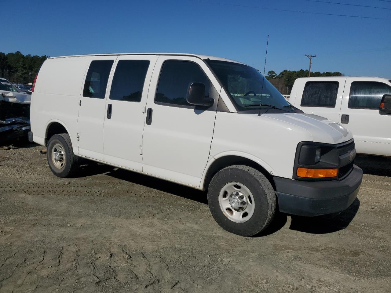 2014 Chevrolet Express VIN 1GCWGFCG3E1182831 Copart auction photo, minor dent/scratches damage thumbnail 4