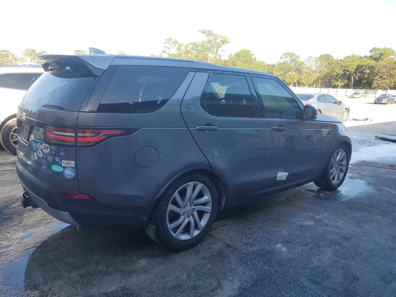 2017 Land Rover Discovery VIN SALRRBBV4HA046432 Copart auction photo, water/flood / minor dent/scratches damage thumbnail 3
