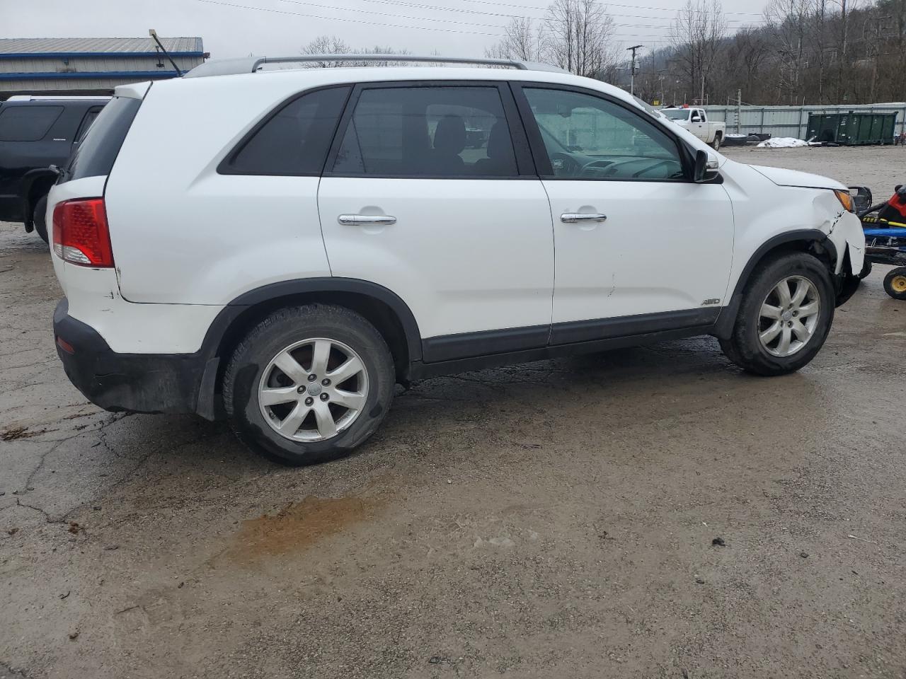 2013 KIA Sorento VIN 5XYKTDA60DG413322 Copart auction photo, rear end / front end damage thumbnail 3