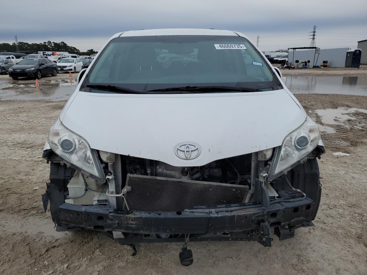 2015 Toyota Sienna VIN 5TDKK3DC4FS547058 Copart auction photo, front end / minor dent/scratches damage thumbnail 5