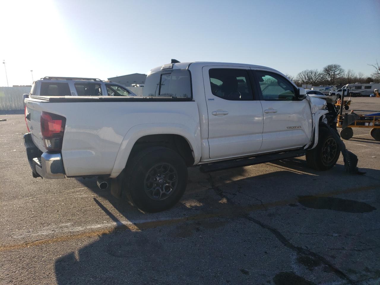 2018 Toyota Tacoma VIN 3TMCZ5AN1JM180534 Copart auction photo, front end / side damage thumbnail 3