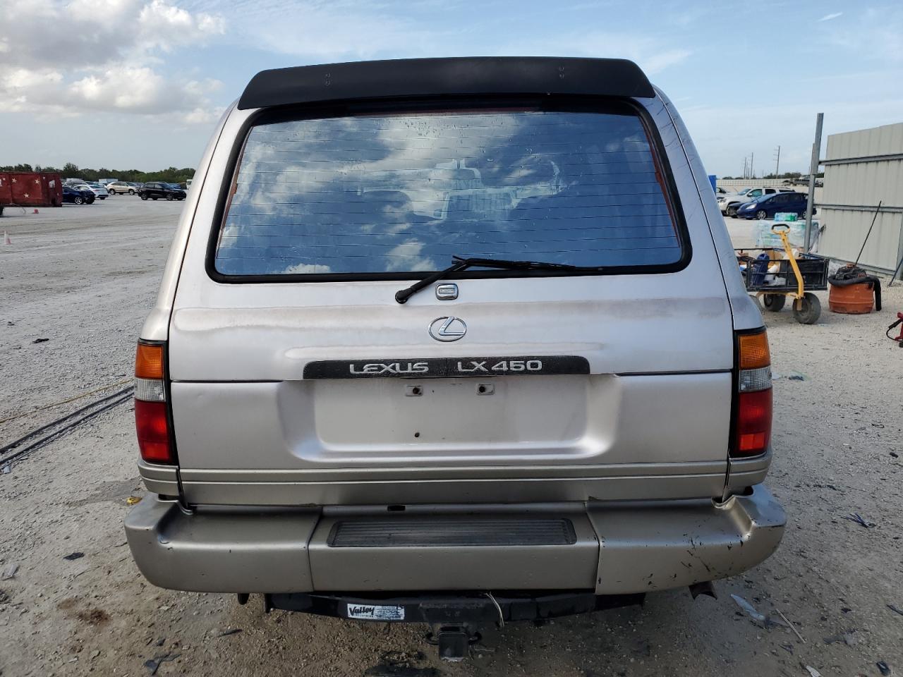 1997 Lexus LX VIN JT6HJ88J4V0172381 Copart auction photo, front end / minor dent/scratches damage thumbnail 6