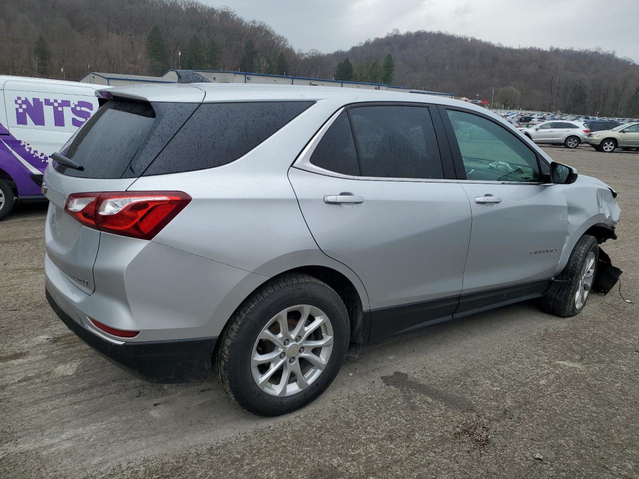 2020 Chevrolet Equinox VIN 2GNAXUEV1L6107198 Copart auction photo, front end / side damage thumbnail 3