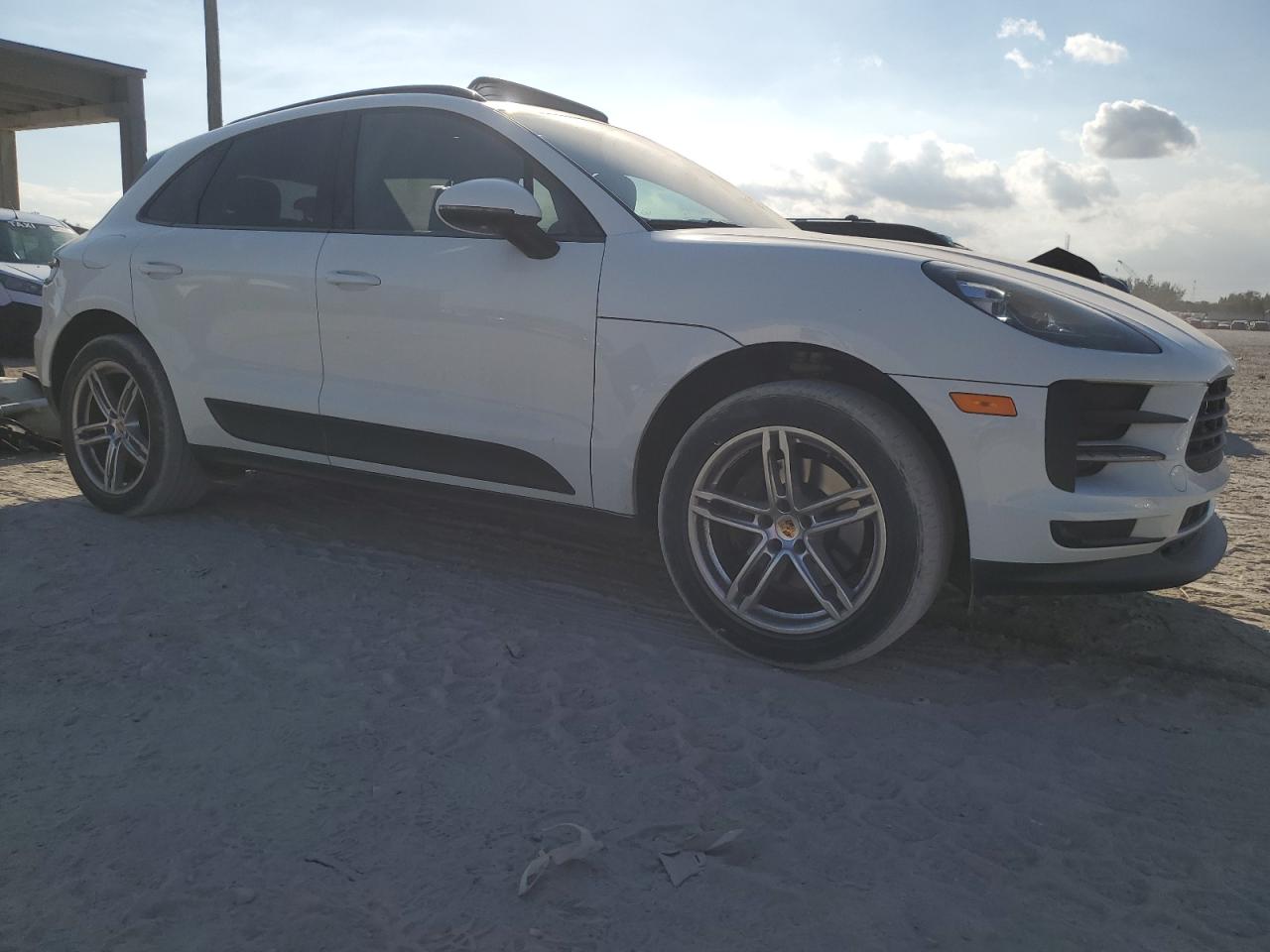 2020 Porsche Macan VIN WP1AA2A58LLB11520 Copart auction photo, water/flood / minor dent/scratches damage thumbnail 4