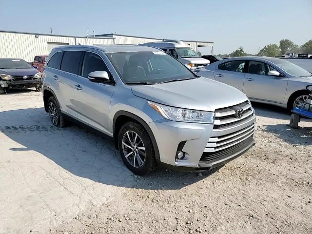 2019 Toyota Highlander VIN 5TDJZRFH5KS568997 Copart auction photo, rear end / all over damage thumbnail 11