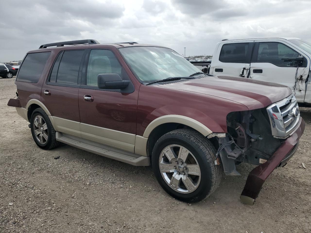 2010 Ford Expedition VIN 1FMJU1H59AEB70842 Copart auction photo, front end / rear end damage thumbnail 4
