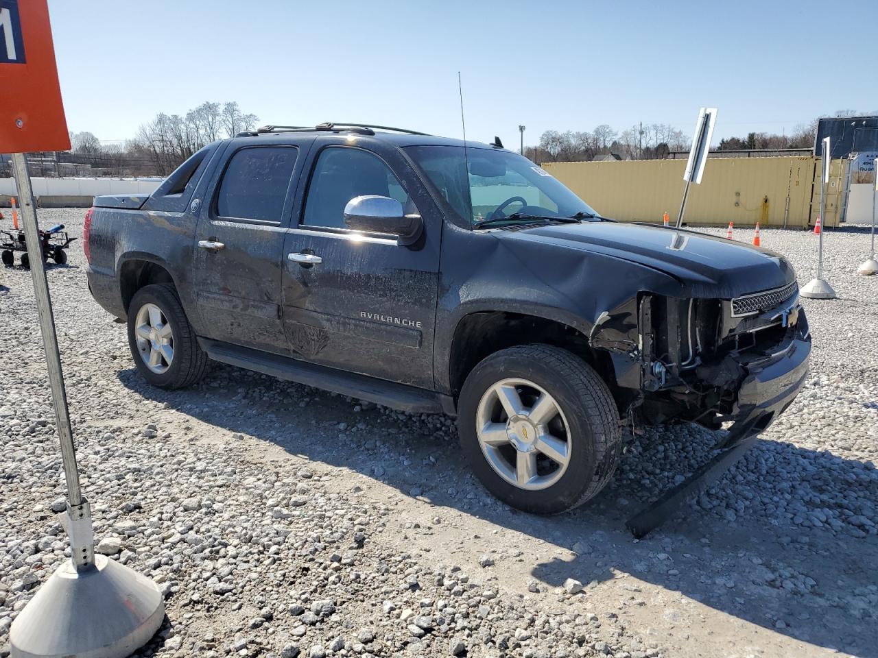2013 Chevrolet Avalanche VIN 3GNTKFE76DG179301 Copart auction photo, front end / side damage thumbnail 4