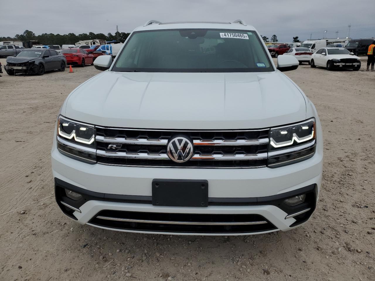 2018 Volkswagen Atlas VIN 1V2RR2CA7JC520384 Copart auction photo, normal wear / minor dent/scratches damage thumbnail 5