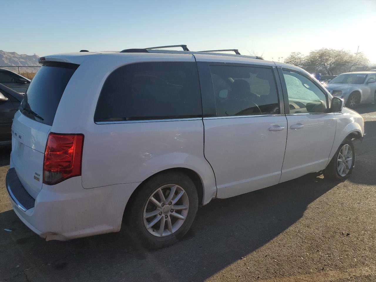 2018 Dodge Caravan VIN 2C4RDGCG5JR300881 Copart auction photo, front end damage thumbnail 3