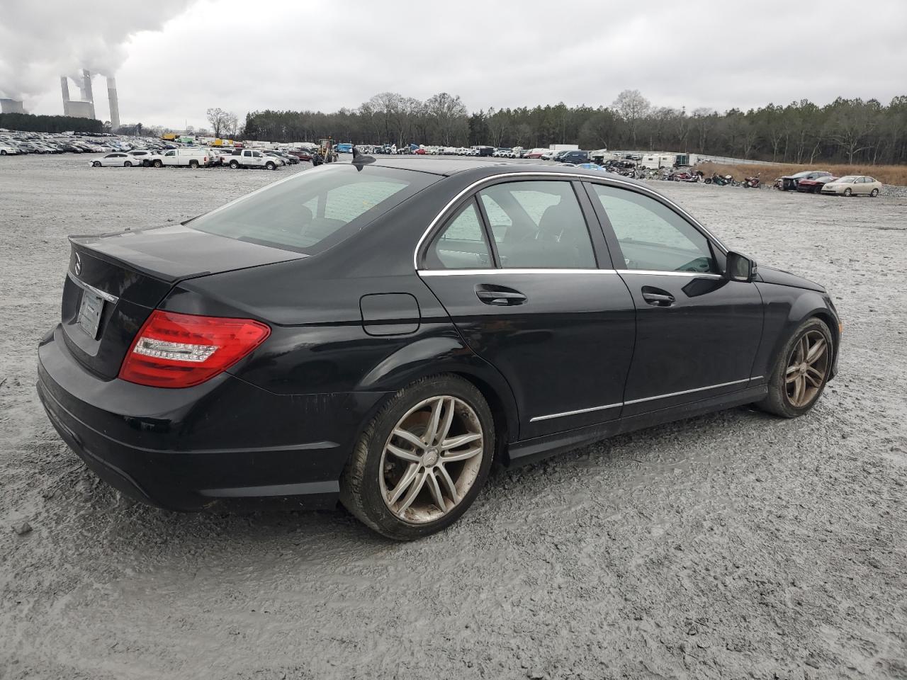2013 Mercedes-Benz C-klasse VIN WDDGF4HB7DR261109 Copart auction photo, rear end / minor dent/scratches damage thumbnail 3