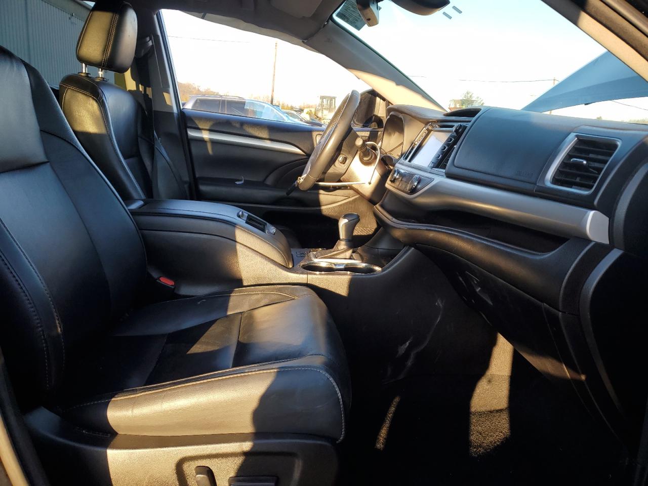 2017 Toyota Highlander VIN 5TDJZRFH9HS459483 Copart auction photo, side damage thumbnail 7