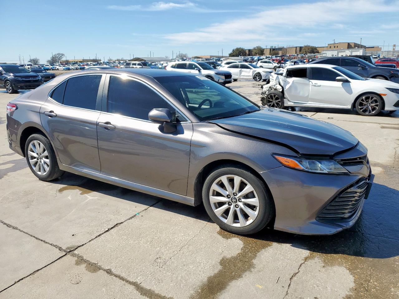 2018 Toyota Camry VIN 4T1B11HK3JU019035 Copart auction photo, side / front end damage thumbnail 4