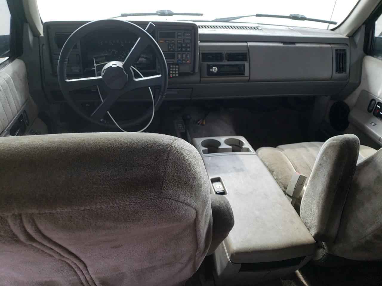 1993 Chevrolet Suburban VIN 1GNFK16K7PJ392411 Copart auction photo, front end damage thumbnail 8