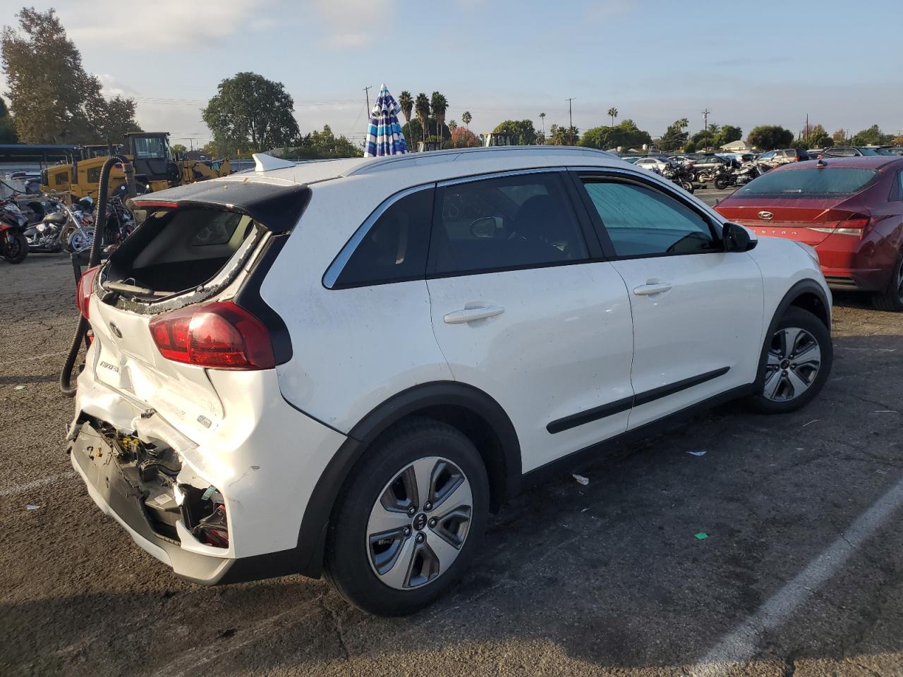 2020 KIA Niro VIN KNDCB3LC8L5371607 Copart auction photo, rear end / minor dent/scratches damage thumbnail 3